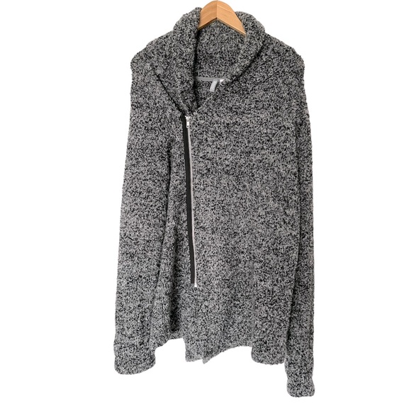 H&M Sweater With Zipper - Picture 2 of 8